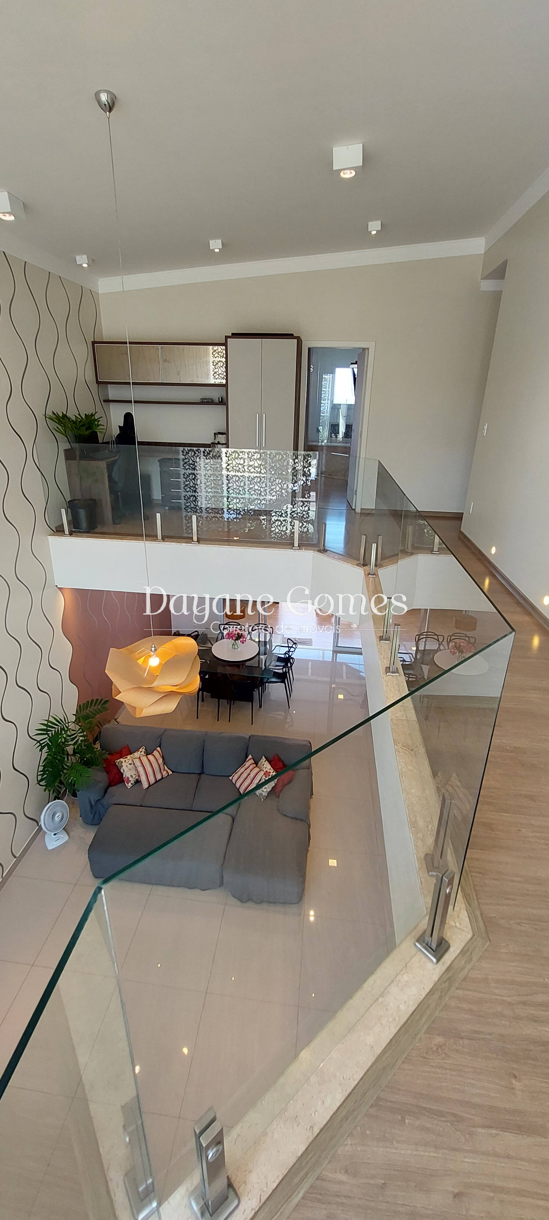 Casa à venda com 4 quartos, 252m² - Foto 1