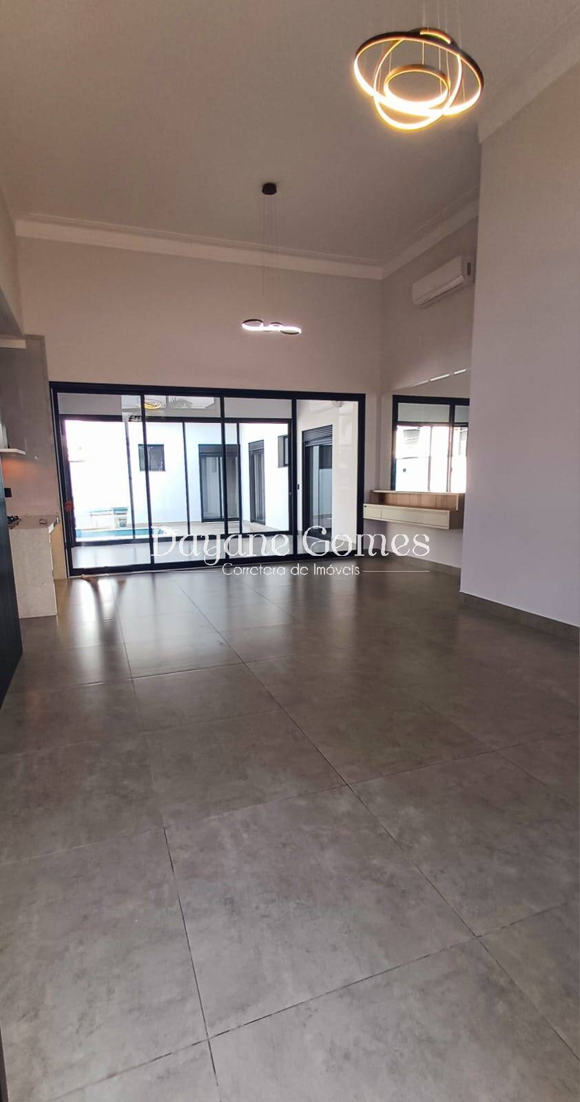 Casa à venda com 3 quartos, 206m² - Foto 4